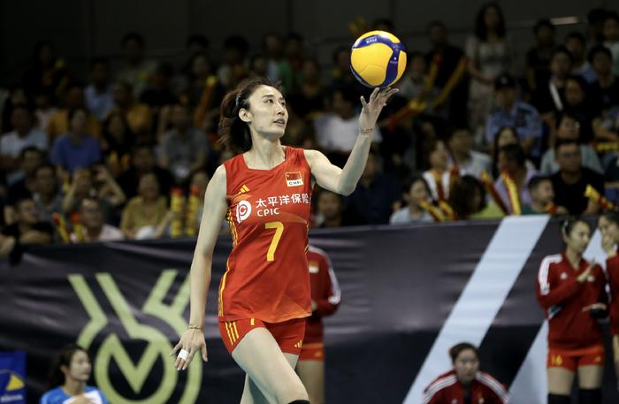 巴黎轻松击败中国女排晋级半决赛，竞技爆发！